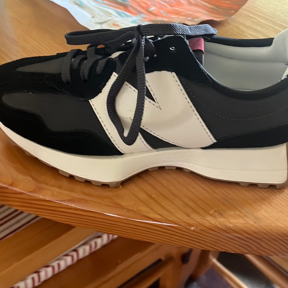 New Balance 327